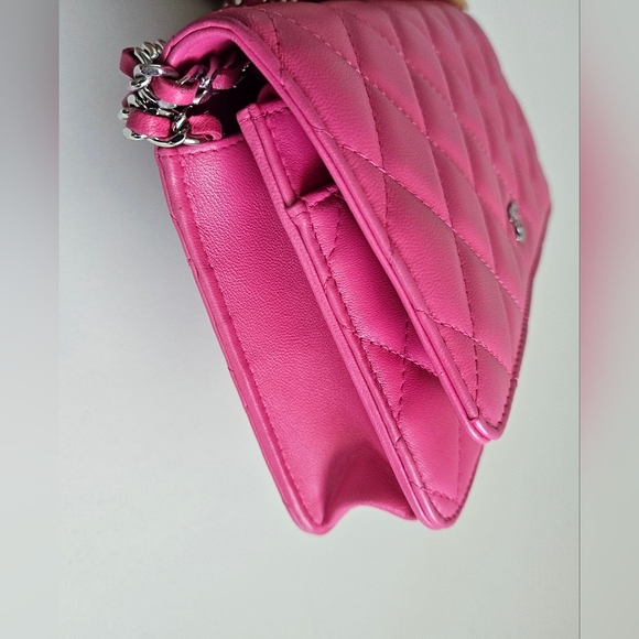 Chanel Pink Quilted Wallet-on-chain - Picture 5 of 13